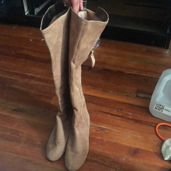 Tahari Shoes - TAHARI LEATHER Knee-high boots size 8 1/2